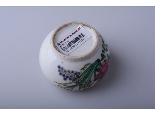 彩花水盂