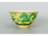 黄地绿釉龙纹小碗