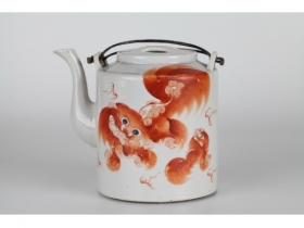 红彩狮纹茶壶
