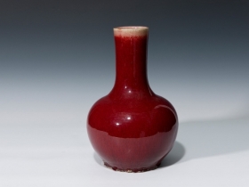 清中期 祭红釉天球瓶