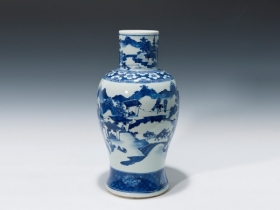 十九世纪 青花山水纹瓶