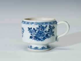 十八世纪 青花折枝花卉纹杯