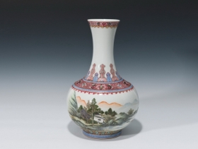 十九世纪 粉彩山水连景赏瓶