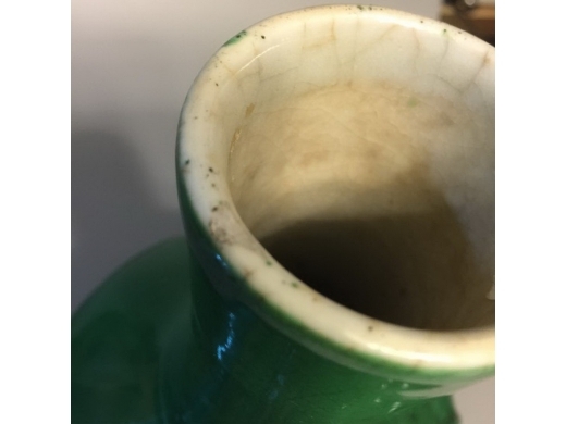 果绿釉凸凤纹天球瓶