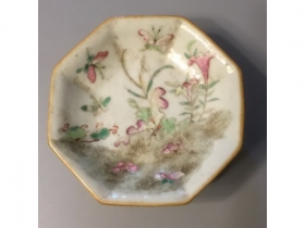 粉彩花蝶高足盆