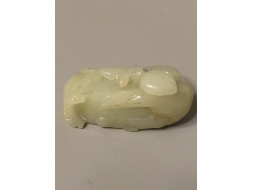 白玉琢桃鹤把件