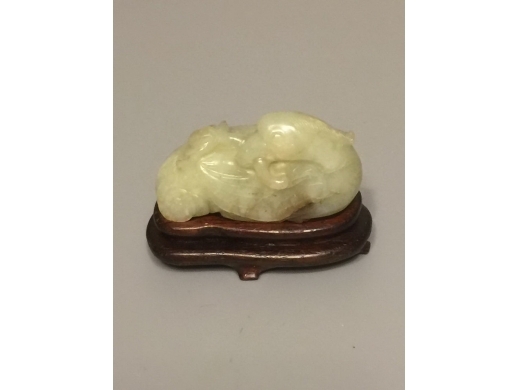 青白玉琢鸳弮把件
