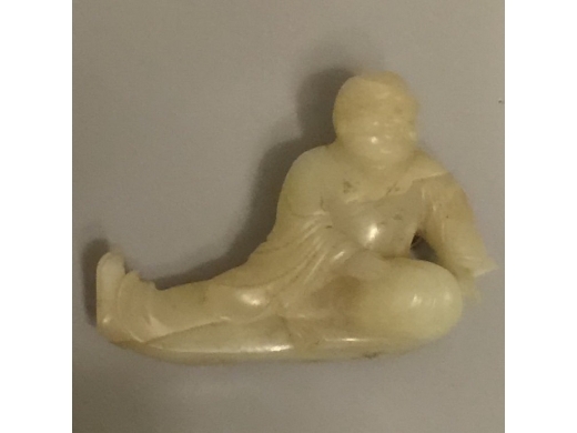 白玉琢坐相罗汉（天然玉纹）