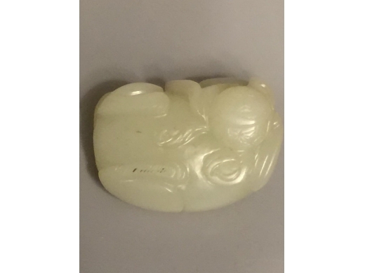 白玉琢狮子捧球把件