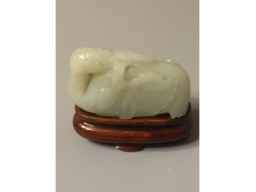 白玉琢桃鹤把件