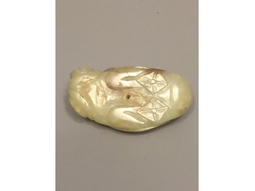 青白玉琢鸳弮把件