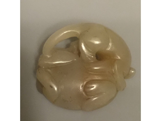 糖白玉琢双獾把件
