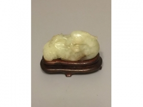 青白玉琢鸳弮把件