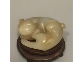 糖白玉琢双獾把件