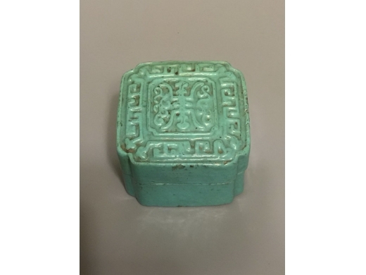 松石绿凸寿纹印盒
