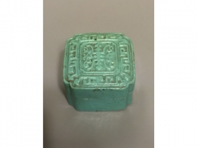 松石绿凸寿纹印盒