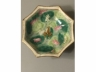 绿地粉彩荷莲青蛙八方高足盆
