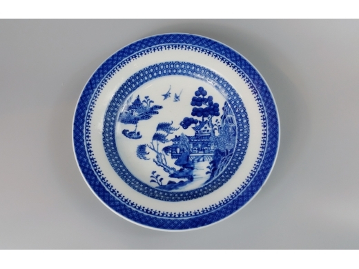 乾隆青花山水楼阁图盘