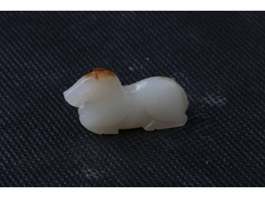 白玉小马