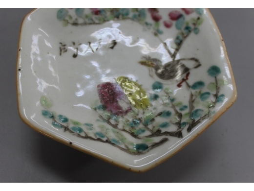 粉彩花鸟八角博古盘