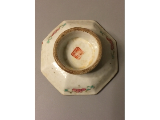 粉彩花蝶八方高足盆