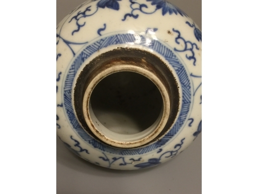 青花花卉小罐