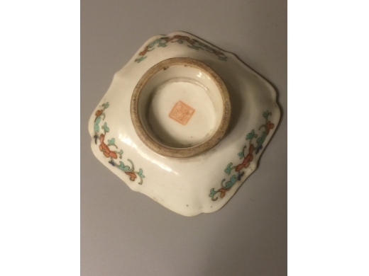 仿加慶，綠地粉彩金花邊草蟲高足盆