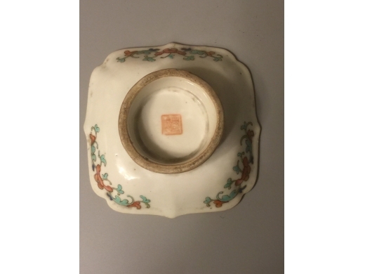 仿加慶，綠地粉彩金花邊草蟲高足盆