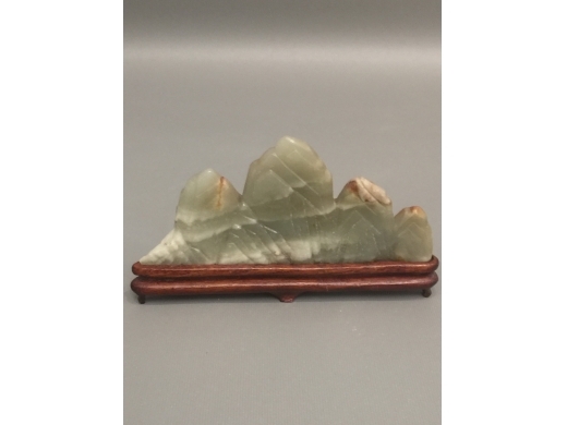 青玉帶皮山子形筆擱