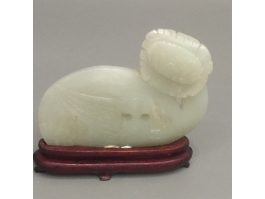 白玉琢鵝蓮大掛珮