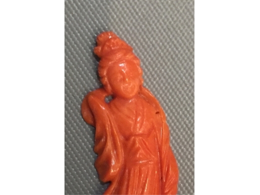 厡品珊瑚琢立相美女（掛珮，胸針料）