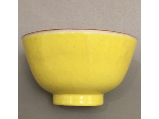 黄釉小茶杯