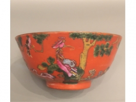 珊瑚紅地粉彩花鳥碗
