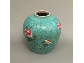 松石綠地粉彩花卉小坛