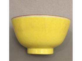 黄釉小茶杯