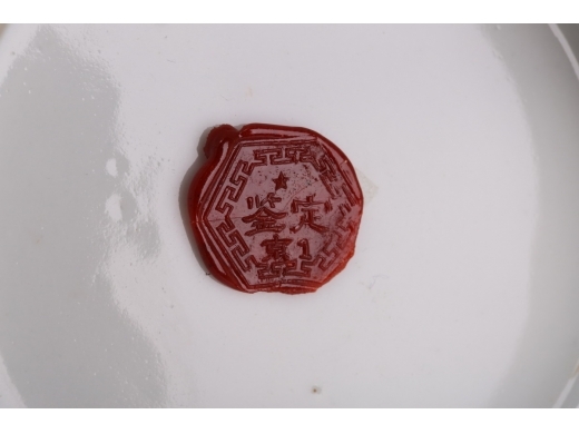 粉彩花鸟胭脂盒