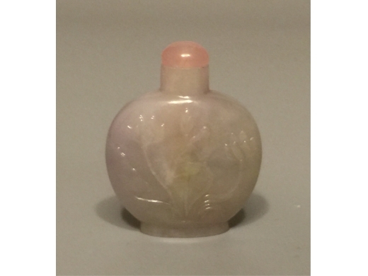 紫翠玉雕花卉煙壹