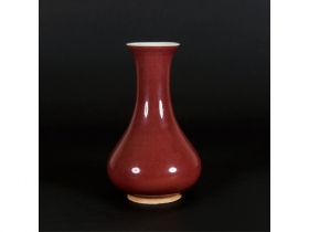 红釉琵琶瓶