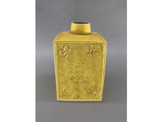 黄釉模印锦纹四方茶叶罐