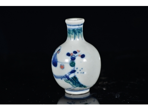 清早期 釉里红 鼻烟壶
