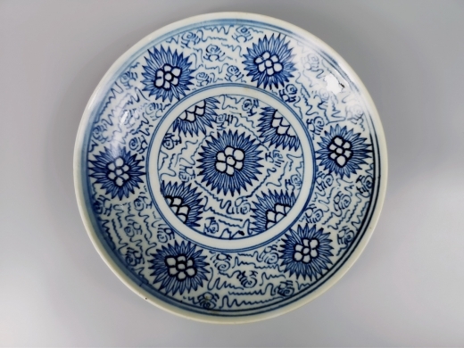 青花淡描缠枝菊纹盘