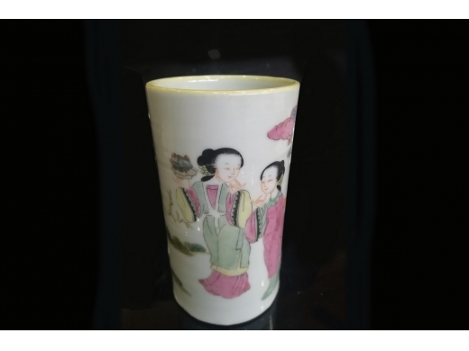 清同治 粉彩笔筒
