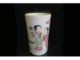 清同治 粉彩笔筒