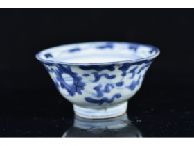 缠枝花小茶杯