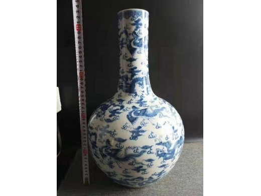 青花龙凤呈祥天球瓶