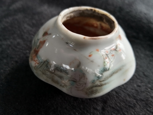 粉彩人物纹水盂
