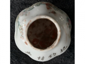 粉彩人物纹水盂