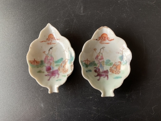 粉彩形碟一组