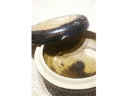 宋代印花酱釉粉盒