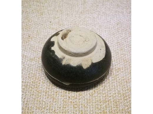 宋代印花酱釉粉盒